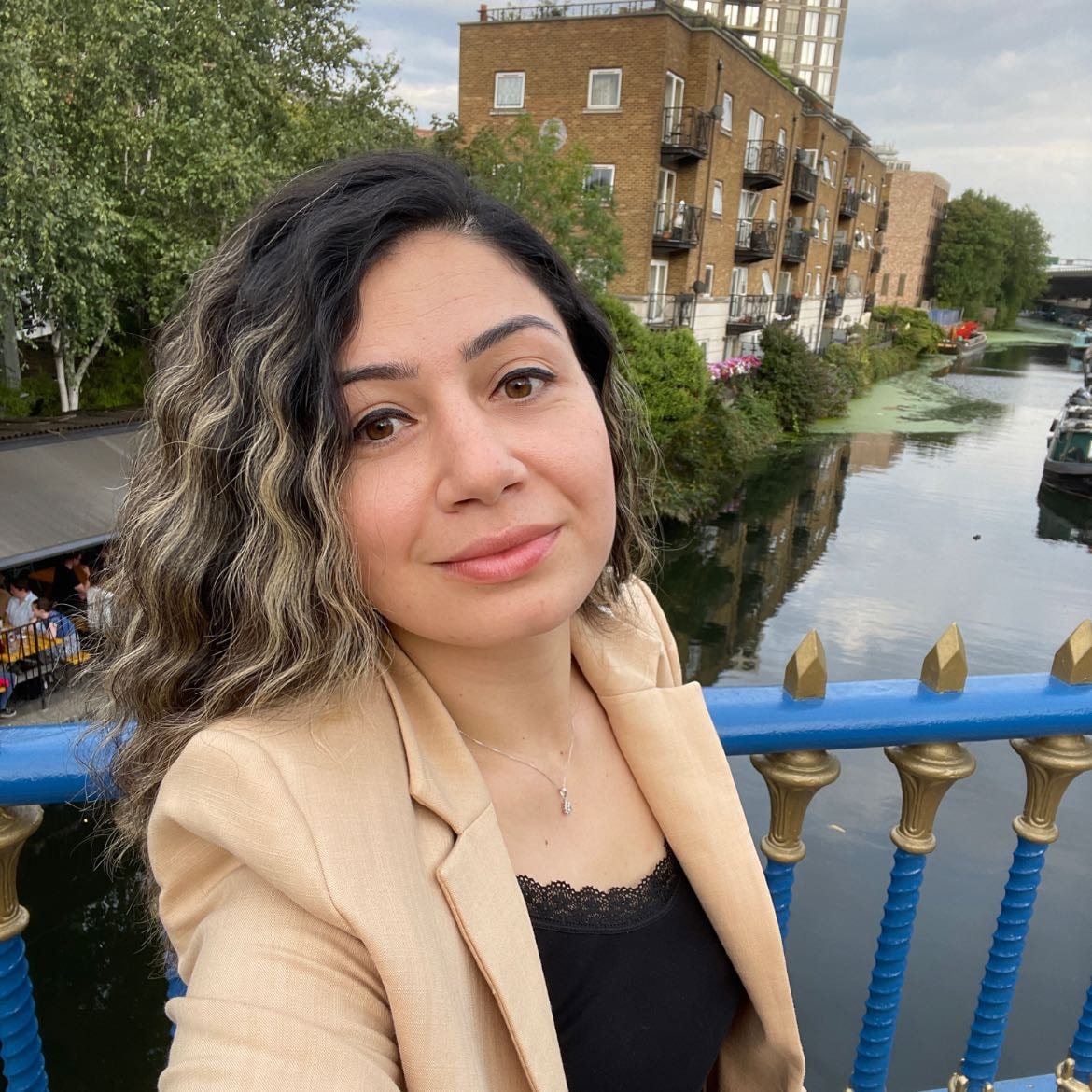 Pet Sitters & Dog Sitters in London Pawshake.co.uk